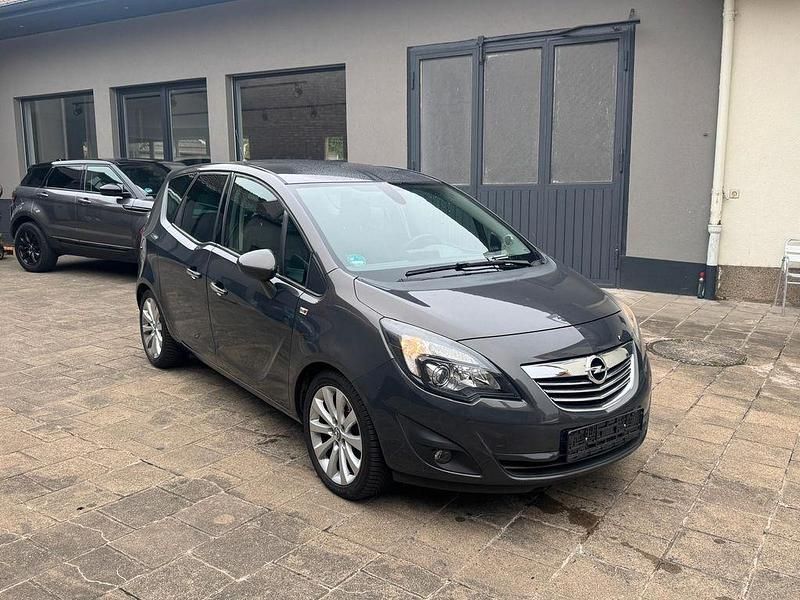 Grau Gebraucht 2013 Opel Meriva Innovation Van / Kleinbus | 9.900 € (Fairer Preis) - Bild 1/4
