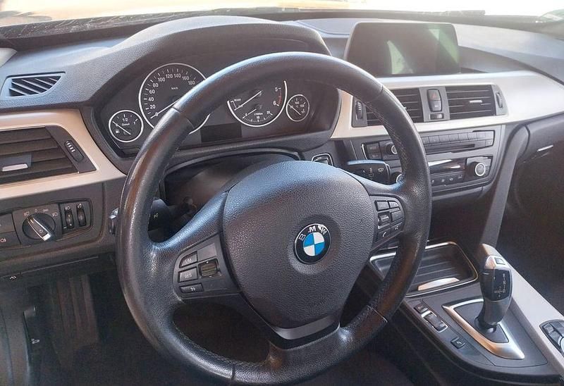 Gebraucht BMW 318 143 PS (105 kW) 2014 Grau Limousine