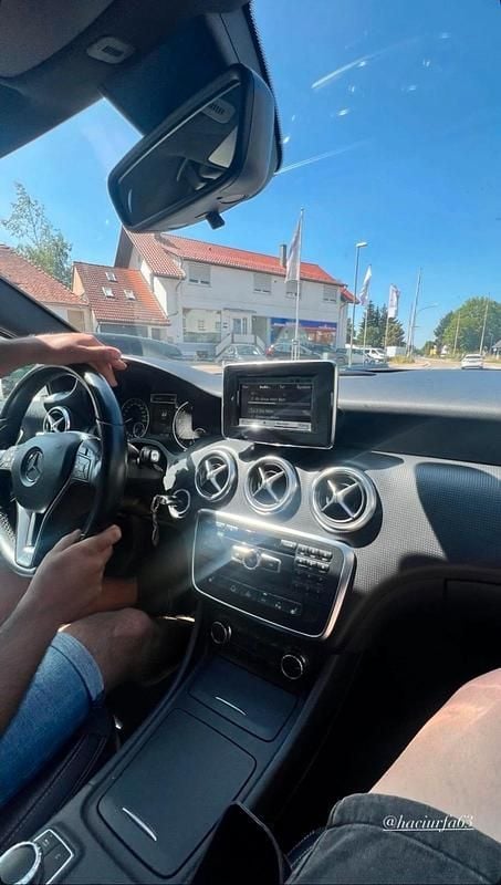 Gebraucht Mercedes A200 156 PS (114 kW) 2014 Silber Limousine