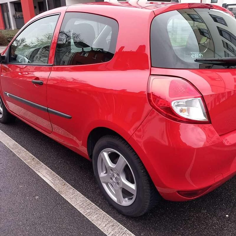 Gebraucht Renault Clio IV 75 PS (55 kW) 2012 Rot Limousine