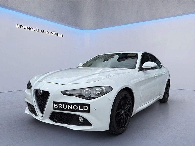 Weiß Gebraucht 2018 Alfa Romeo Giulia Super Limousine | 21.900 € (Fairer Preis) - Bild 1/4