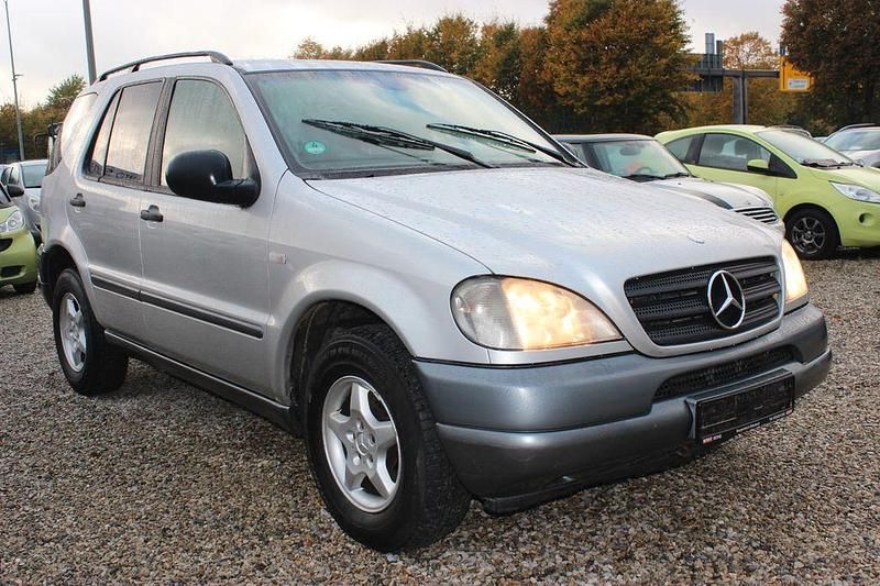 Silber Gebraucht 2001 Mercedes ML270 SUV | 2.990 € (Fairer Preis) - Bild 1/4