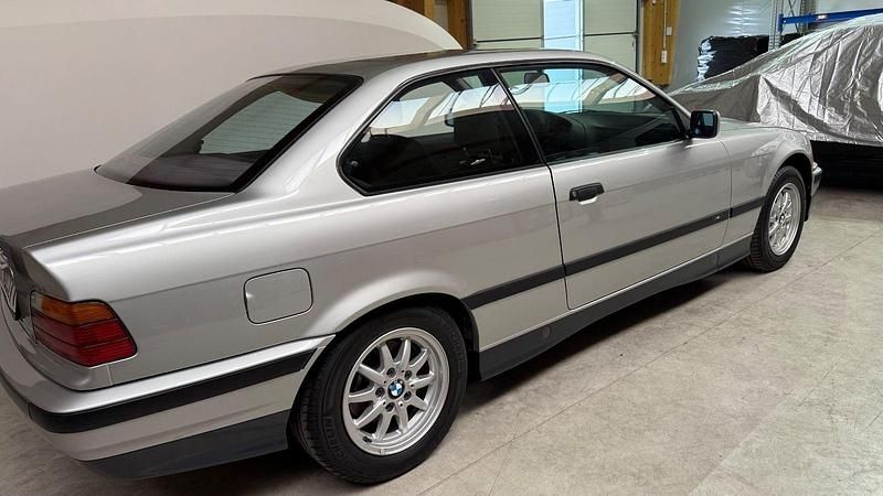 Gebraucht BMW 318 Performance 140 PS (102 kW) 1993 Silber Coupé