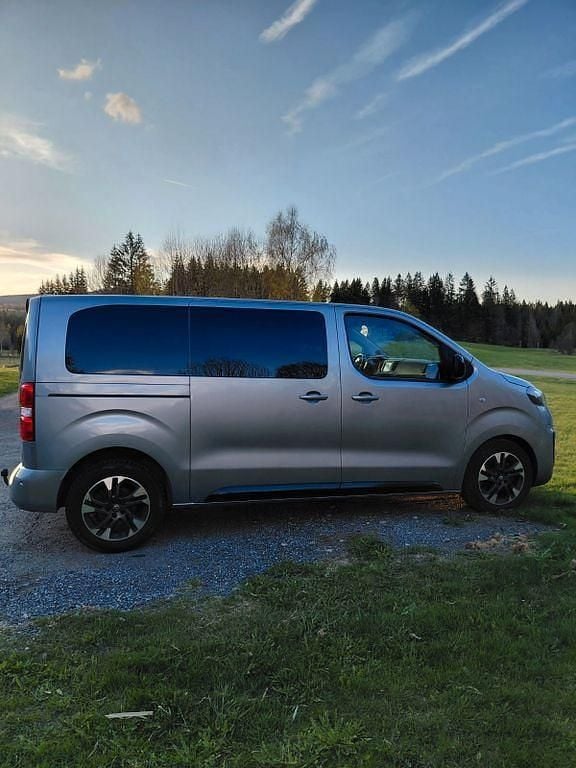 Grau Gebraucht 2020 Opel Zafira Life Innovation Van | 33.333 € (Guter Preis) - Bild 1/4