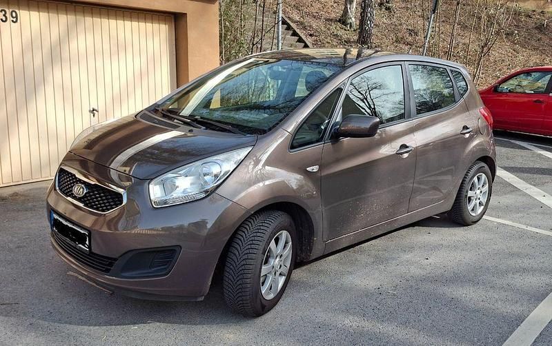 Gebraucht Kia Venga 90 PS (66 kW) 2012 Beige Kleinwagen