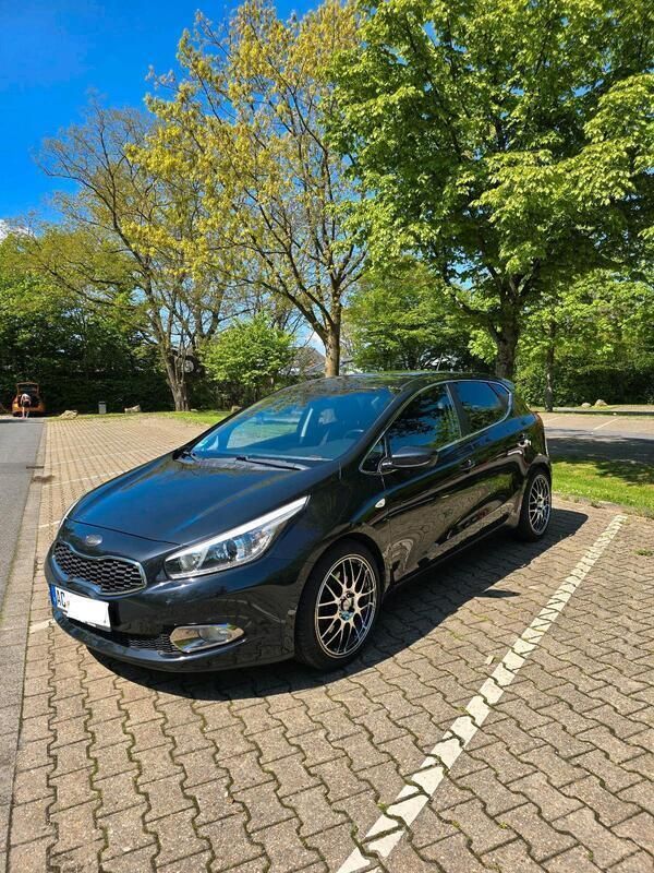 Schwarz Gebraucht 2015 Kia Ceed DREAM-TEAM Edition Limousine | 9.600 € (Fairer Preis) - Bild 1/4