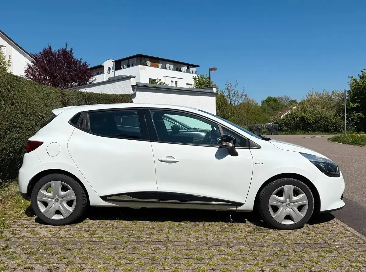 Gebraucht Renault Clio LIMITED 73 PS (53 kW) 2016 Weiß Kleinwagen