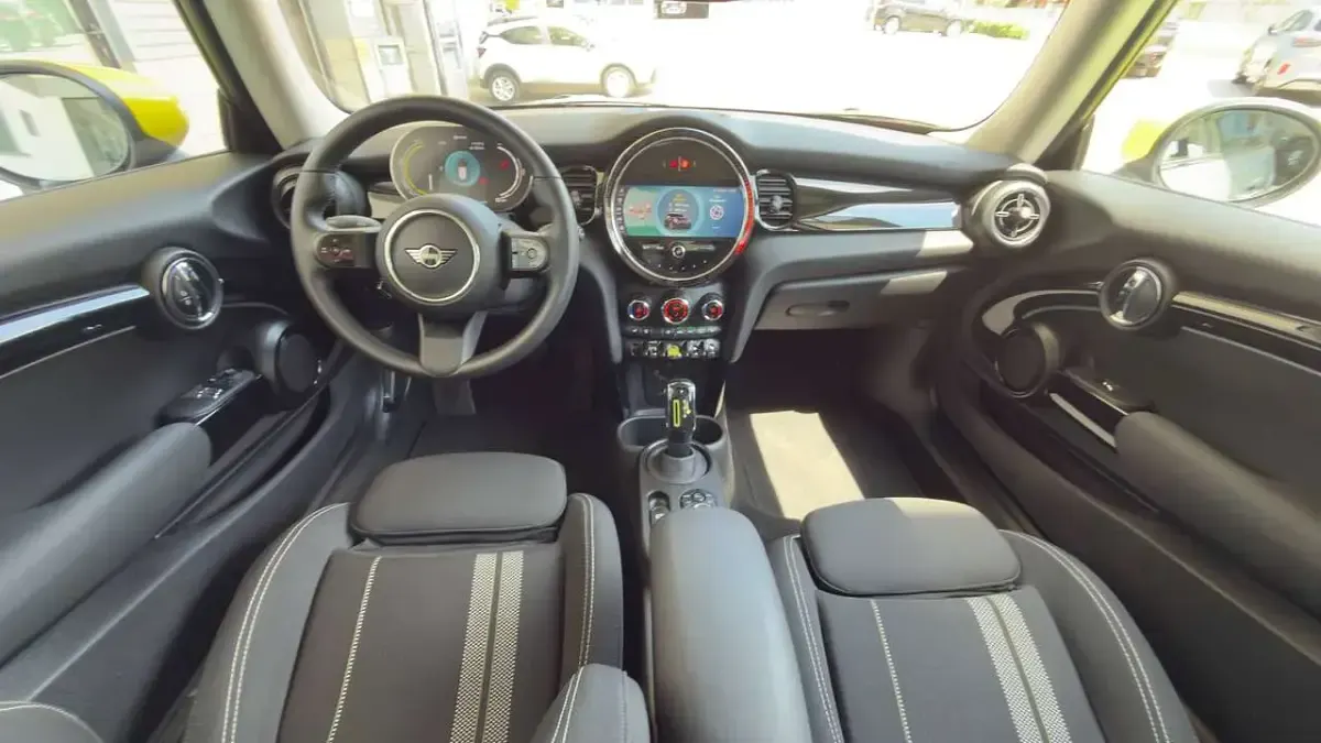 Gebraucht Mini Cooper SE Essential 135 kW (184 PS) 2022 Moonwalk grey Kleinwagen