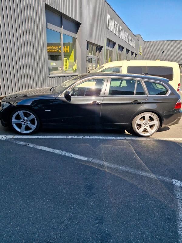 Schwarz Gebraucht 2006 BMW 325 Kombi | 4.999 € - Bild 1/4