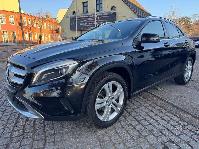 Gebraucht Mercedes GLA200 156 PS (114 kW) 2014 Schwarz SUV