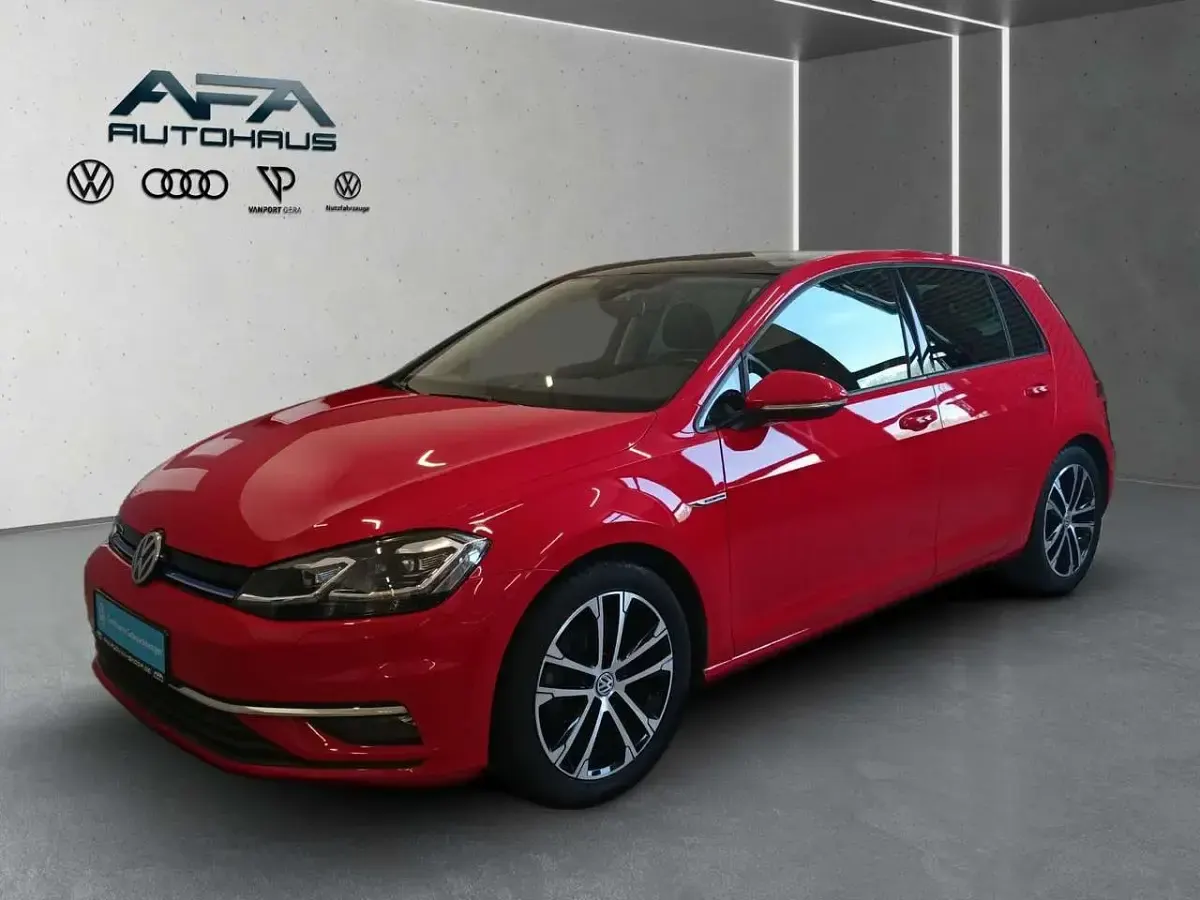 Gebraucht VW Golf VII Highline 131 PS (96 kW) 2019 Rot Limousine