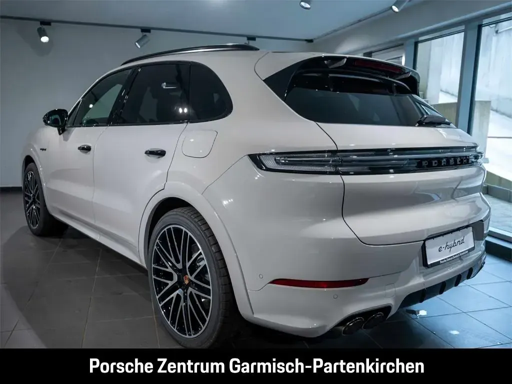 Neu Porsche Cayenne E-Hybrid Black Edition 470 PS (345 kW) 2026 Grau SUV