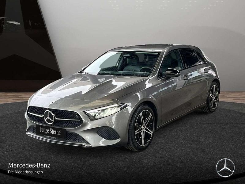 Gebraucht Mercedes A200 Progressive 163 PS (119 kW) 2025 Grau Limousine