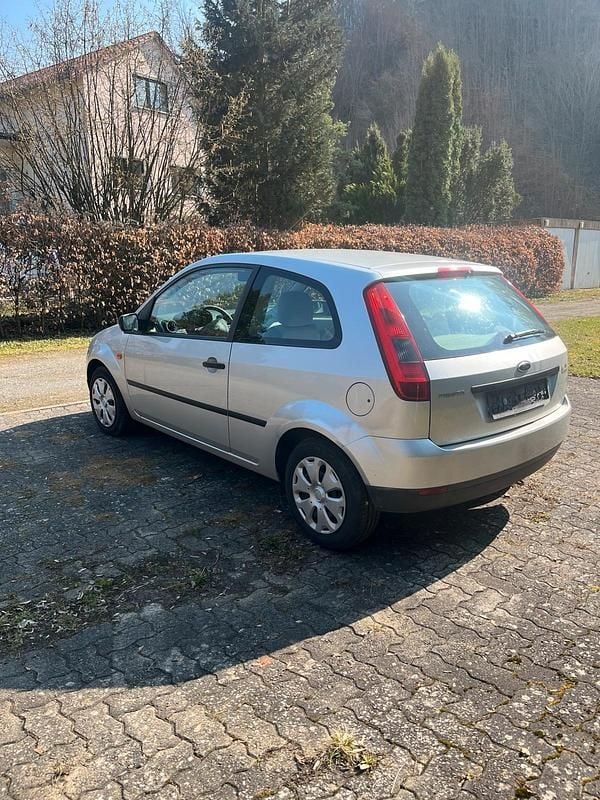 Gebraucht Ford Fiesta 69 PS (50 kW) 2003 Silber Kleinwagen