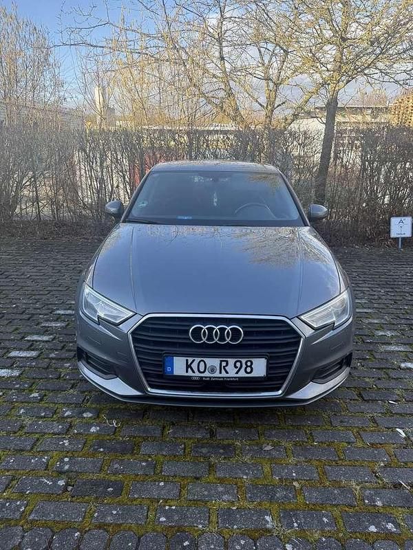Gebraucht Audi A3 Basis 110 PS (80 kW) 2017 Grau Limousine