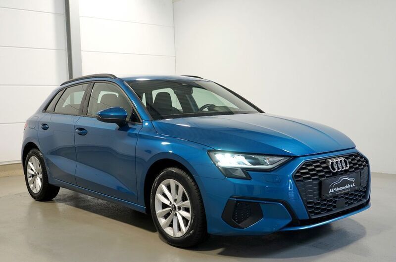 Blau Gebraucht 2021 Audi A3 Sportback Basis Limousine | 19.850 € (Fairer Preis) - Bild 1/4