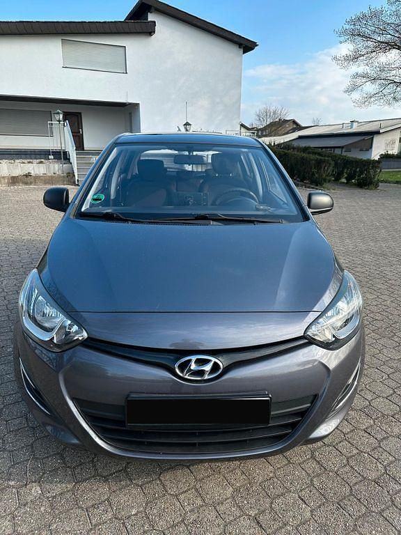 Gebraucht Hyundai i20 Edition 86 PS (63 kW) 2014 Grau Kleinwagen