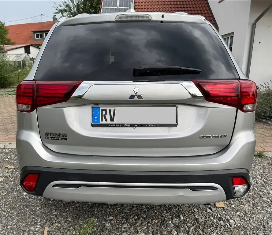 Gebraucht Mitsubishi Outlander 150 PS (110 kW) 2019 Silber SUV