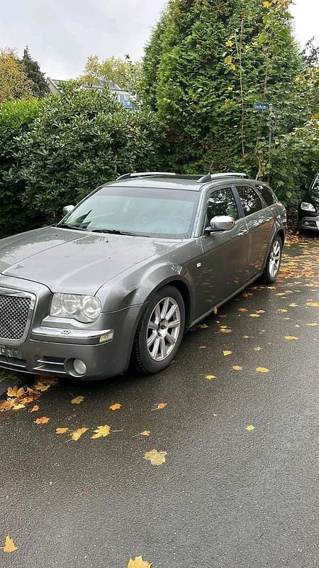 Grau Gebraucht 2008 Chrysler 300C Kombi | 1.850 € (Fairer Preis) - Bild 1/4