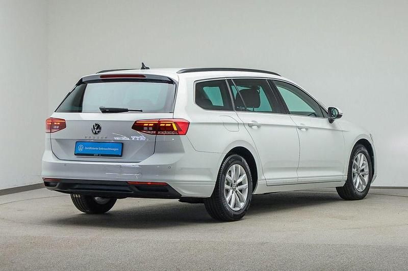 Gebraucht VW Passat Business 150 PS (110 kW) 2021 Pure white Kombi