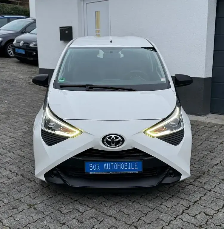Gebraucht Toyota Aygo 72 PS (52 kW) 2019 Weiß Kleinwagen