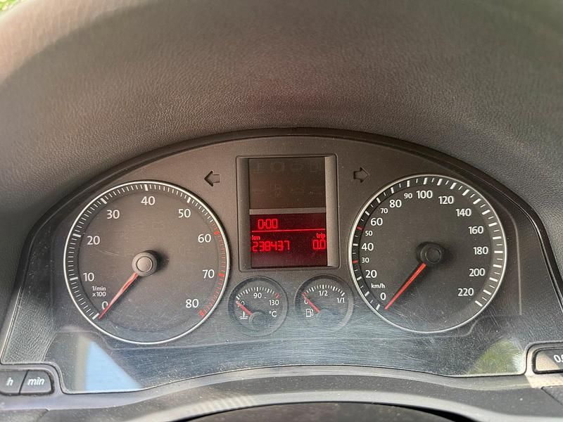 Schwarz Gebraucht 2004 VW Golf V Kleinwagen | 1.000 € (Guter Preis) - Bild 1/4