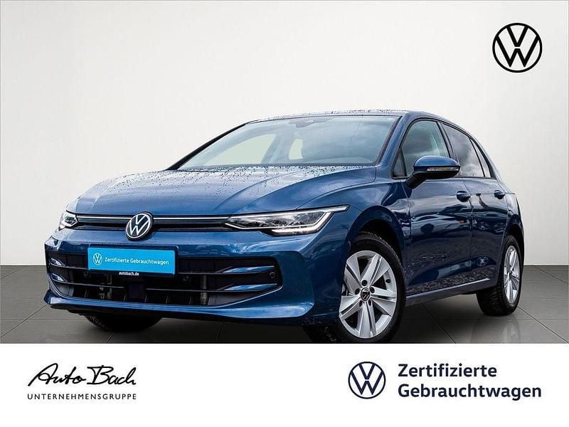 Blau (anemonenblau metallic) Gebraucht 2025 VW Golf VIII Life Limousine | 24.480 € (Guter Preis) - Bild 1/4
