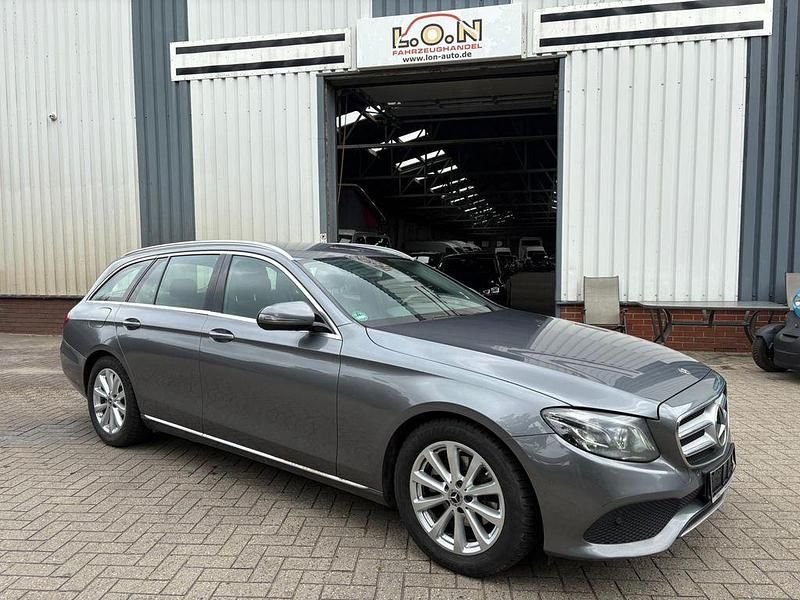 Grau Gebraucht 2017 Mercedes E220 Kombi | 12.495 € (Teuer) - Bild 1/4