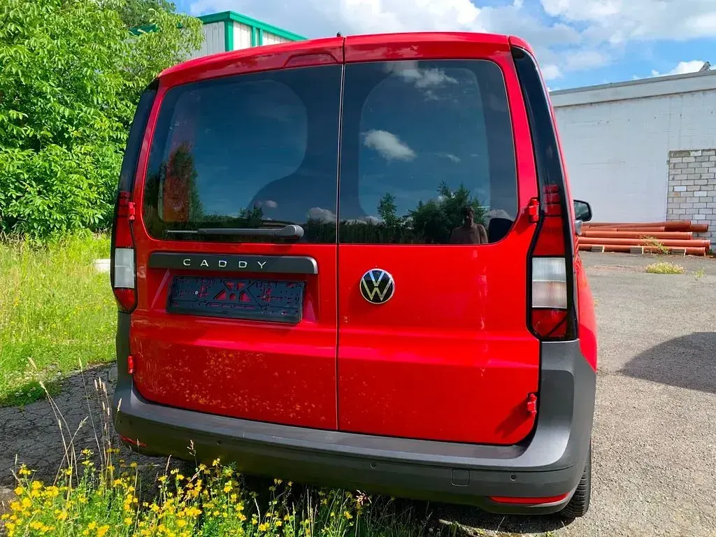 Gebraucht VW Caddy 102 PS (75 kW) 2021 Rot Van / Kleinbus
