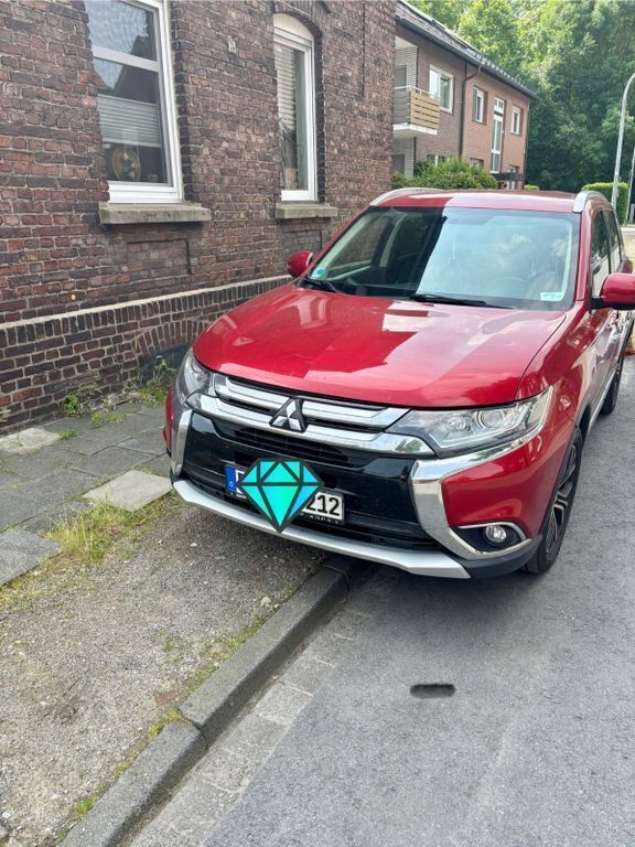 Rot Gebraucht 2017 Mitsubishi Outlander Edition SUV | 14.950 € (Etwas zu teuer) - Bild 1/4