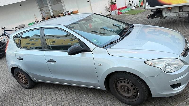 Gebraucht Hyundai i30 118 PS (86 kW) 2008 Silber Kombi