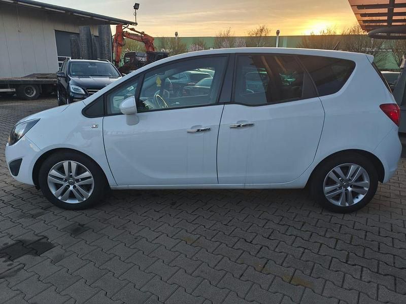 Gebraucht Opel Meriva Innovation 110 PS (80 kW) 2011 Weiß Van / Kleinbus