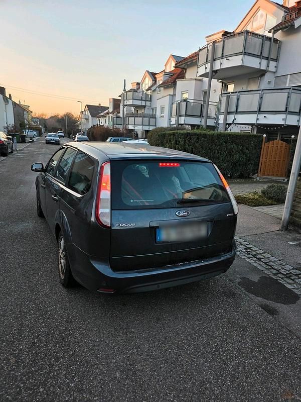 Gebraucht Ford Focus 109 PS (80 kW) 2010 Grau Kombi