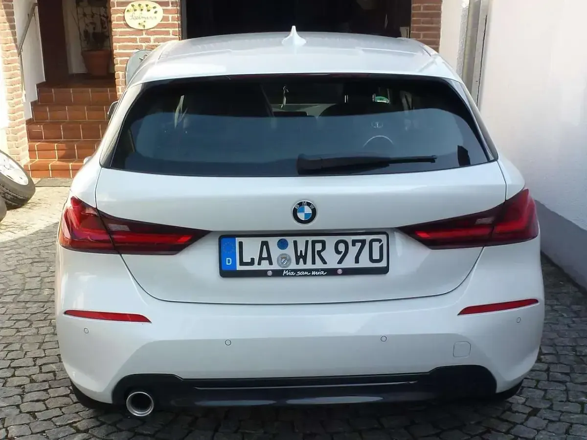 Gebraucht BMW 118 Sport Line 140 PS (102 kW) 2023 Weiß Kleinwagen