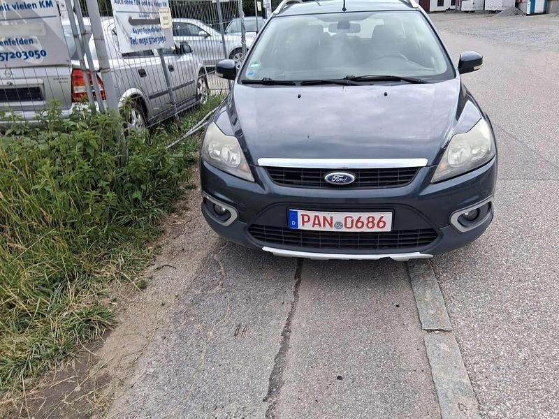 Grau Gebraucht 2011 Ford Focus Kombi | 1.900 € (Superpreis) - Bild 1/4