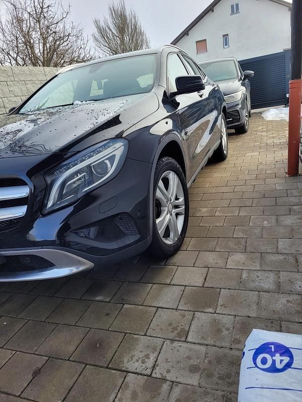 Gebraucht Mercedes GLA200 136 PS (100 kW) 2017 Schwarz SUV