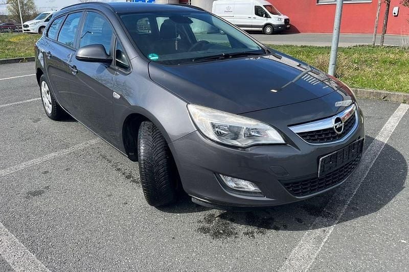 Second-hand Opel Astra 120 CP (88 kW) 2012 Gri Break