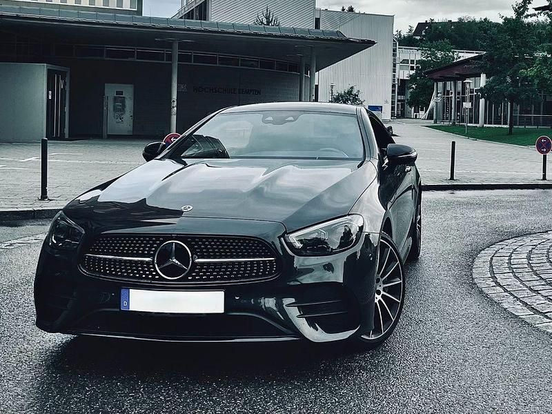 Grau Gebraucht 2020 Mercedes E450 AMG line Coupé | 46.900 € (Fairer Preis) - Bild 1/4