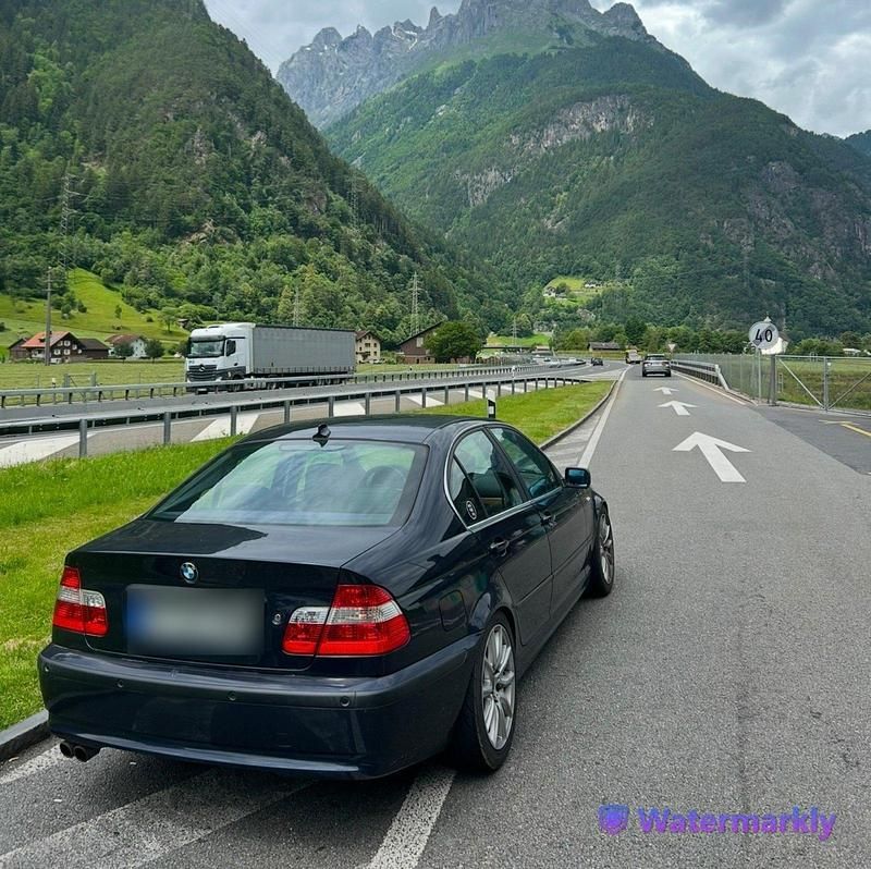 Second-hand BMW 330 Basis 231 CP (169 kW) 2003 Albastru Berlinǎ
