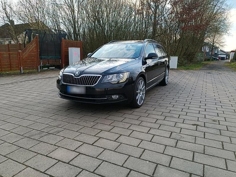 Gebraucht Skoda Superb 140 PS (102 kW) 2014 Schwarz Kombi