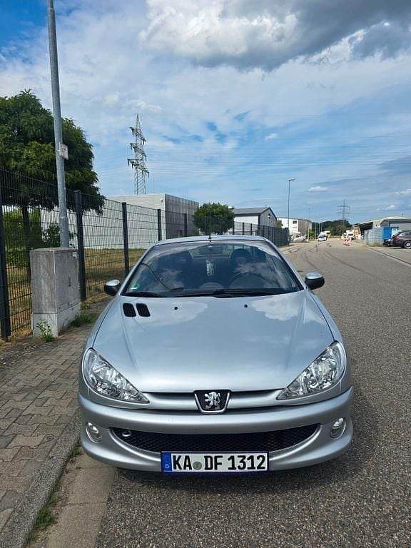 Silber Gebraucht 2005 Peugeot 206 CC Quiksilver Cabrio | 2.599 € (Etwas zu teuer) - Bild 1/4