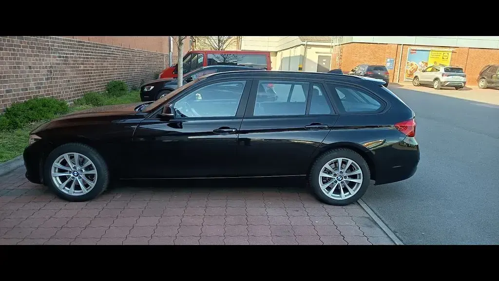 Gebraucht BMW 320 Advantage 190 PS (139 kW) 2018 Schwarz Kombi