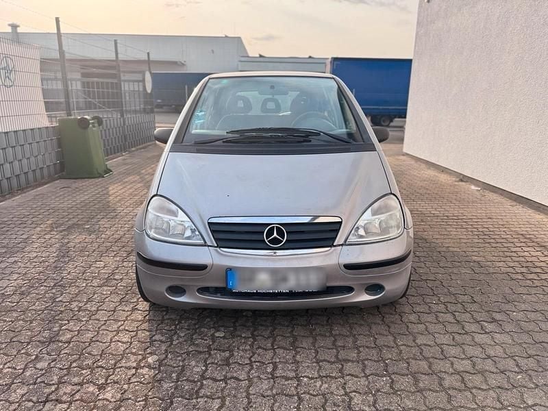Grau Gebraucht 2000 Mercedes A160 Kleinwagen | 1.250 € - Bild 1/4