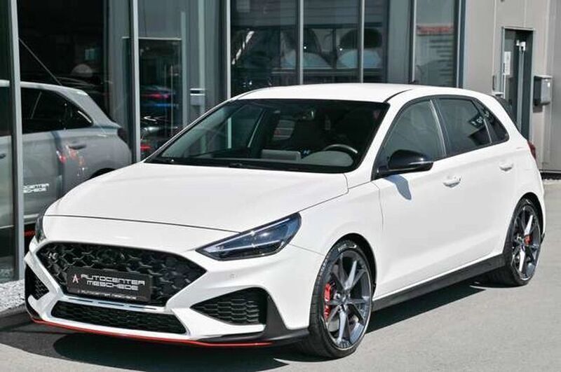 Weiss Gebraucht 2022 Hyundai i30 N Performance Limousine | 32.749 € (Teuer) - Bild 1/4