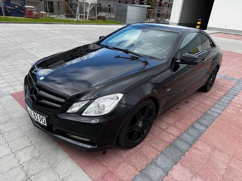 Schwarz Gebraucht 2012 Mercedes E220 Coupé | 12.900 € (Fairer Preis) - Bild 1/4
