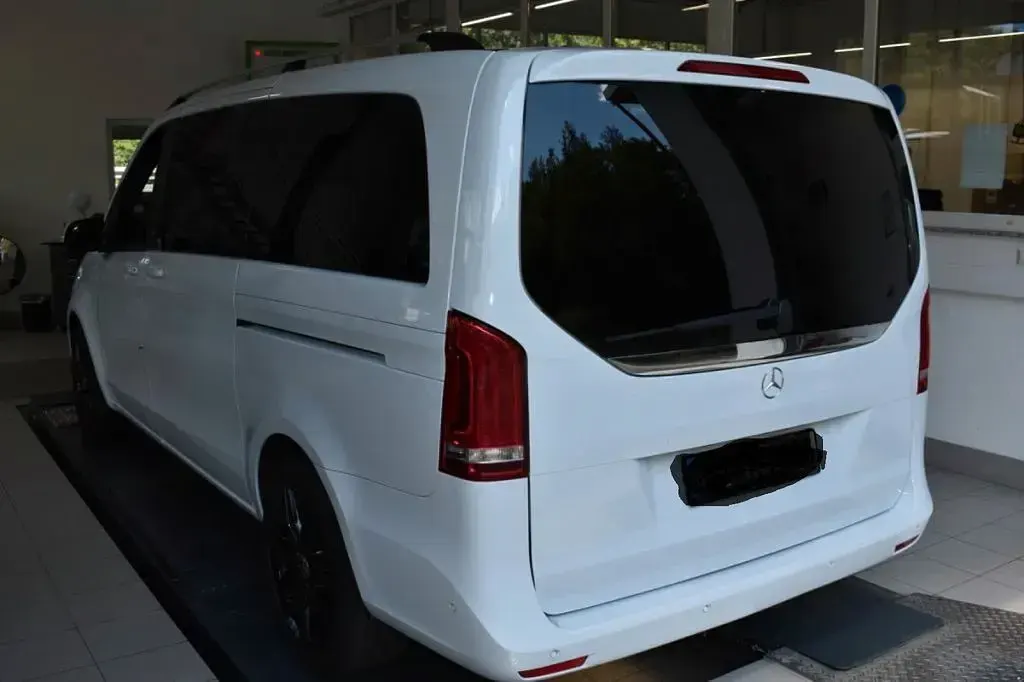Gebraucht Mercedes V300 Exclusive 239 PS (175 kW) 2019 Weiß Van / Kleinbus