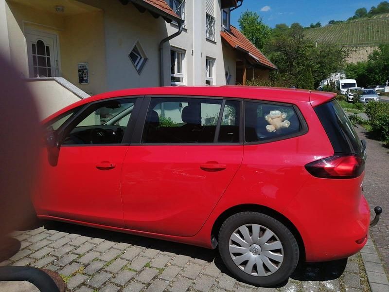 Rot Gebraucht 2016 Opel Zafira Tourer Edition Van / Kleinbus | 8.250 € (Fairer Preis) - Bild 1/4