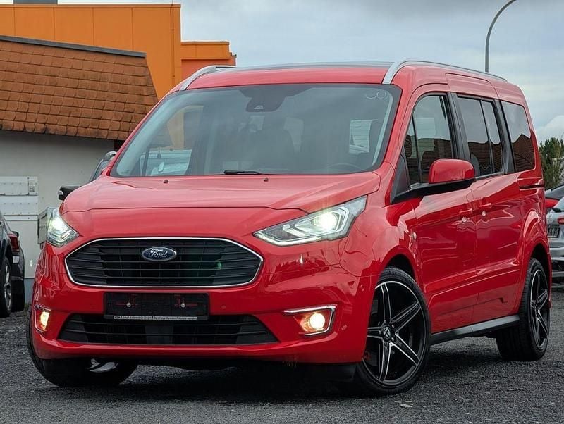Rot Gebraucht 2018 Ford Grand Tourneo Connect Titanium Van / Kleinbus | 17.588 € (Fairer Preis) - Bild 1/4