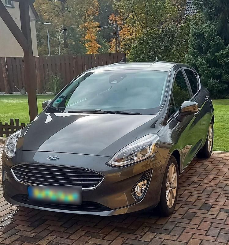 Grau Gebraucht 2020 Ford Fiesta Titanium Kleinwagen | 11.500 € (Fairer Preis) - Bild 1/4