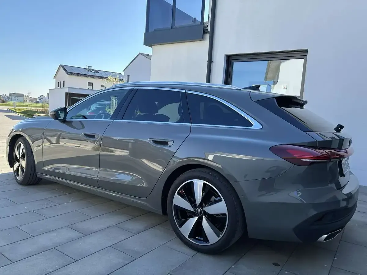 Gebraucht Audi A5 Sport 150 PS (110 kW) 2024 Grau Kombi